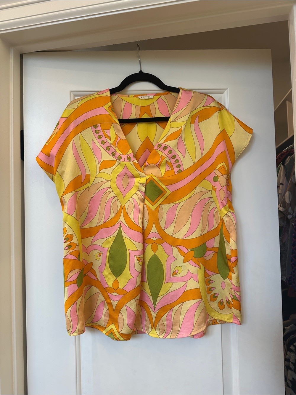 JODIFL Yellow Pink Orange Printed V-Neck Blouse